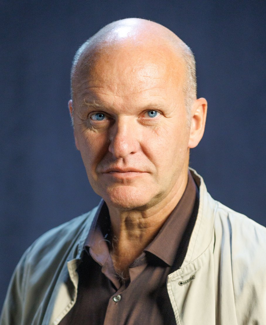 Lutz Magnus Schäfer Porträt von Lutz Magnus Schäfer, Direktion und Fachbereichsleitung Schauspiel an der Theaterakademie Stuttgart